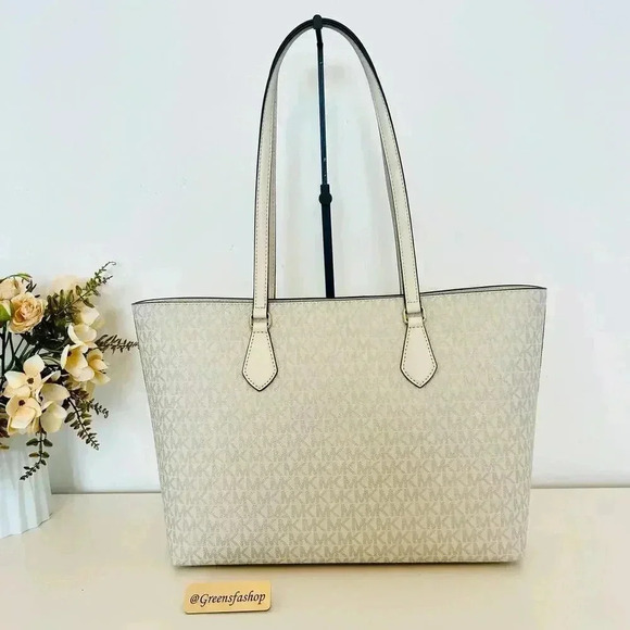 Michael Kors Sheila Large Signature Logo and Metallic Tote Bag Pale Gold - Picture 4 of 9